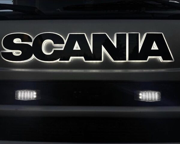 Logo podświetlane led na atrape przednią