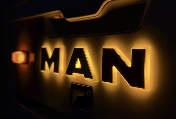 Podświetlany napis MAN