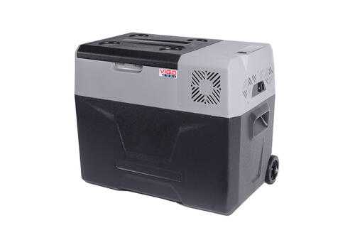 LODÓWKA 40L VIGOCOOL (PRZENOŚNA, SPRĘŻARKOWA, 12/24/230V, Z KÓŁKAMI I WYSUWANĄ RĄCZKĄ), NR KAT. V40W Lodówka 40L VigoCool (przenośna, sprężarkowa, 12/24/230V, z kółkami i wysuwaną rączką)